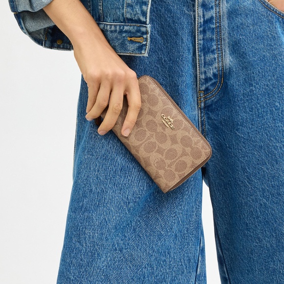 Medium Id Zip Wallet In Signature Canvas - Picture 2 of 2